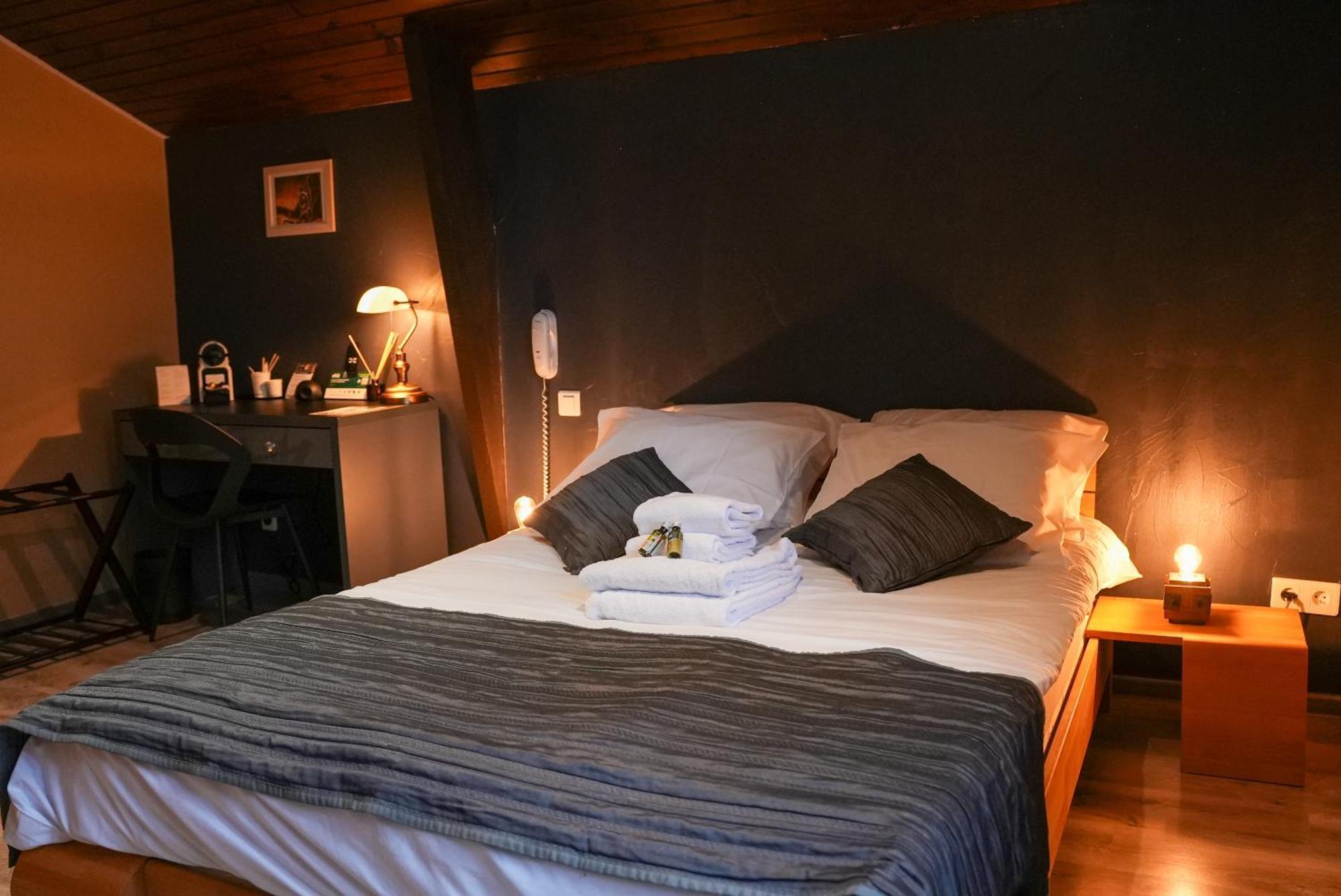 Logis Le Relais De La Voie Sacree Issoncourt Exterior foto